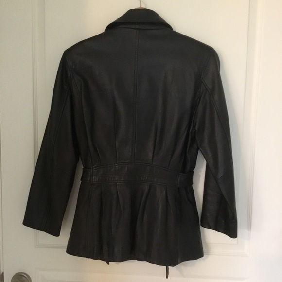 Beautiful Leather Jacket - Picture 2 of 6